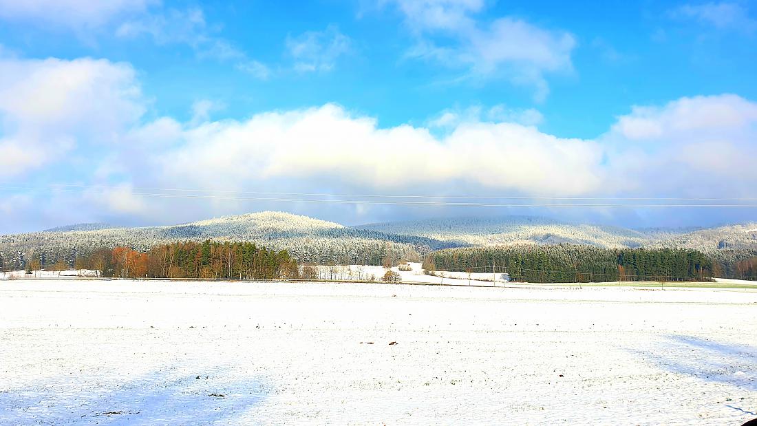 Foto: Martin Zehrer - Und dann kam doch die Sonne, der blaue Himmel, strahlend weißer Schnee und ganz klare frische Luft zum Vorschein. Kirchenpingarten von seiner schönsten Seite. 