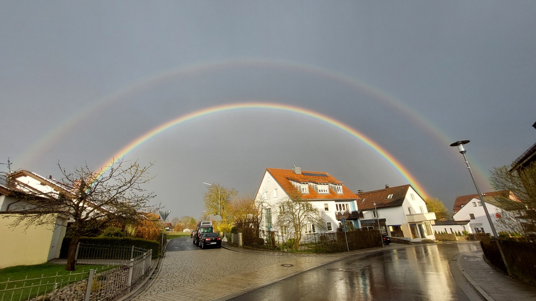 Foto: Martin Zehrer - Wahnsinn!!! Ein wunderschön strahlender Regenbogen über Neusorg... 