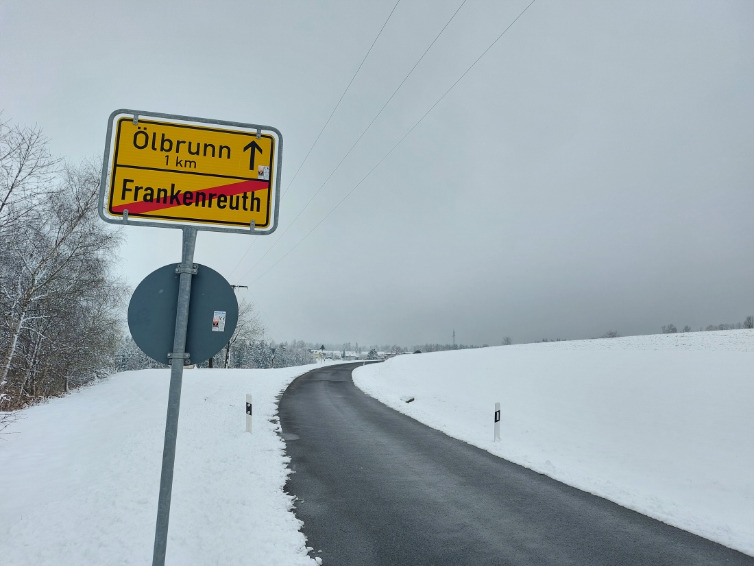 Foto: Martin Zehrer - Frühlingswanderung von Frankenreuth aus hoch nach Ölbrunn zum Scherm bzw. Zur Schönen Aussicht.<br />
Das Wetter war durchwachsen.<br />
Ca. 7 cm Schnee.<br />
Beim Rauflaufen, Bewölkt, 