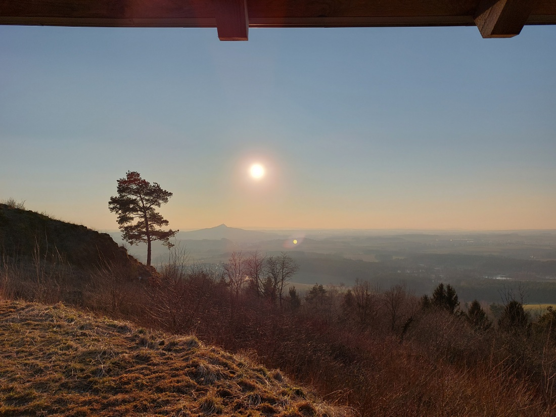 Foto: Martin Zehrer - Wandern zum Schlossberg hoch bei herrlichem Frühlingswetter...<br />
<br />
Etwas frischer Wind wehte, die Temperatur lag bei ca. 5 Grad plus...<br />
Der Himmel war blau und absolut wo 