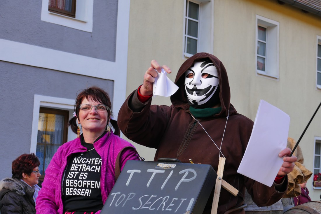 Foto: Martin Zehrer - Nüchtern betrachtet... ;-)<br />
<br />
44. Faschingszug durch Waldeck am 7. Februar 2016!<br />
<br />
Tanzen, lachen und Gaudi machen ;-)<br />
<br />
Viele Gaudiwagen und unzählige Besucher trafen  
