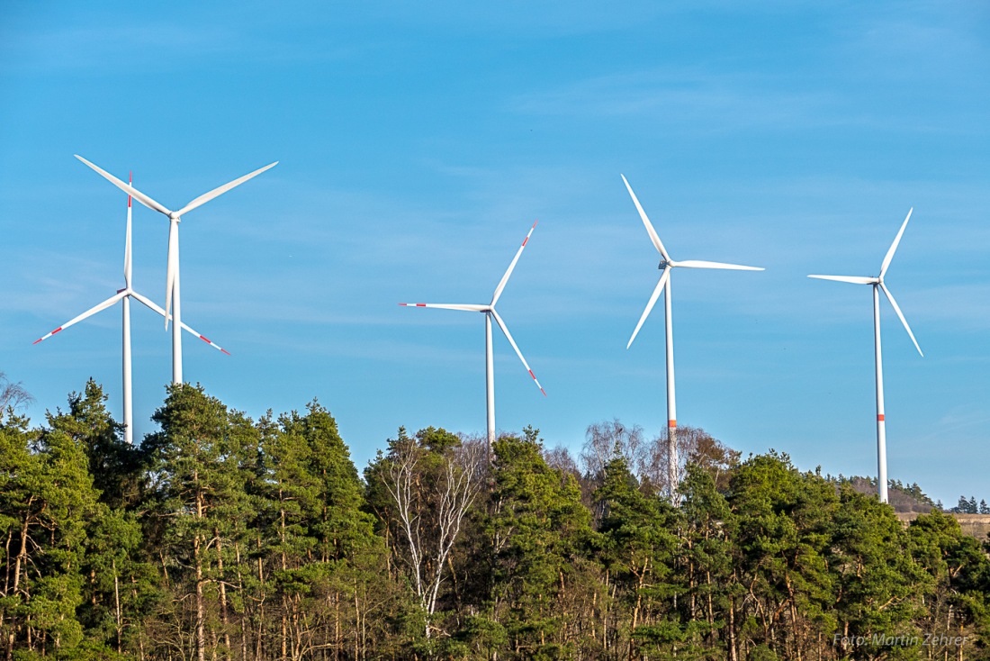 Foto: Martin Zehrer - Windräder bei Creussen... für die Einen Energielieferanten, für die Anderen Landschaftsverschandelung?! ;-) 