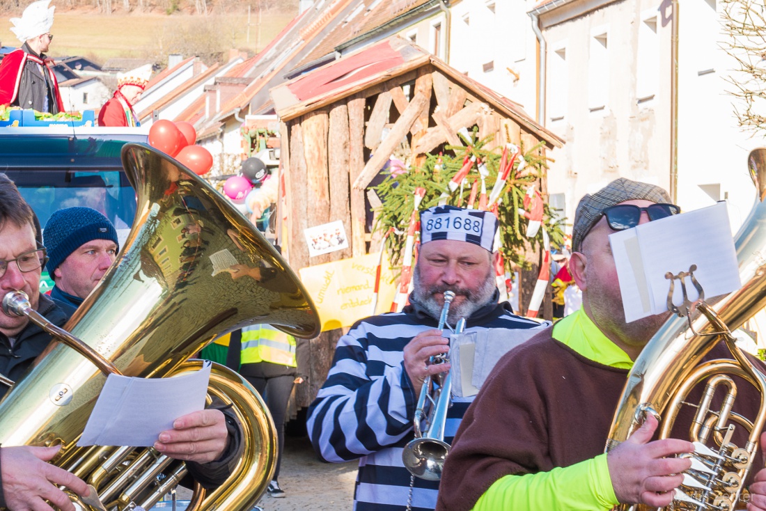 Faschingszug durch Waldeck 2026 - WCV Helau!!!

Am 15. Februar 2026 war es wieder soweit. Tausende Besucher jubelten den Narren zu, das Wetter wurde wie bestellt, wunderschön. Die Sonne strahlte und alle Menschen waren voller Faschings-Laune. WCV Helau!!!!
