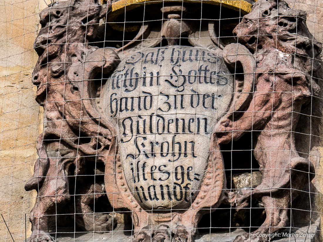 Foto: Martin Zehrer - Das Haus steht in Gottes Hand... Wie alt wird diese Schrift wohl sein? 