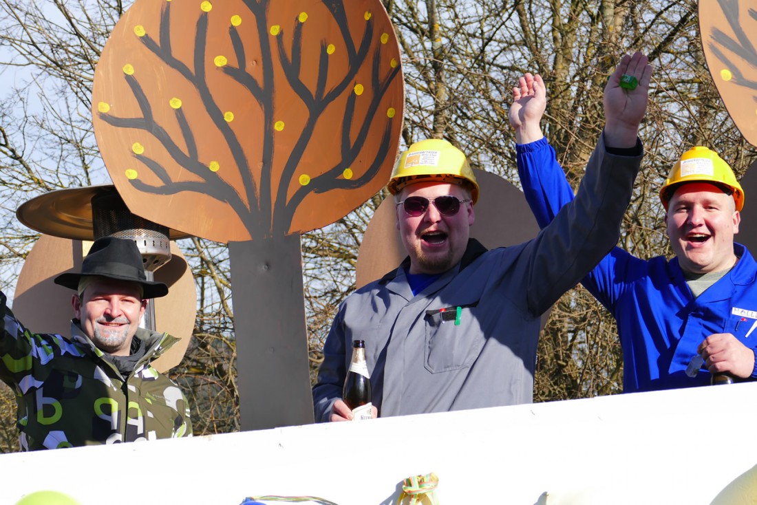 Foto: Martin Zehrer - Helau!!!<br />
<br />
44. Faschingszug durch Waldeck am 7. Februar 2016!<br />
<br />
Tanzen, lachen und Gaudi machen ;-)<br />
<br />
Viele Gaudiwagen und unzählige Besucher trafen in Waldeck aufeina 