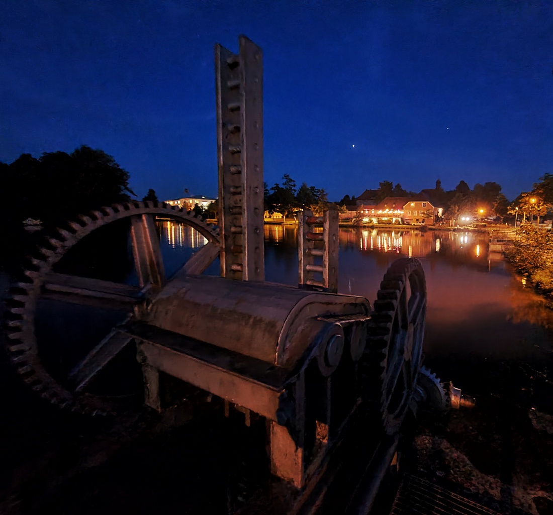 Foto: Jennifer Müller - Das wunderbare Wochenende ausklingen lassen mit einem Spaziergang um den Kemnather Stadtweiher... 