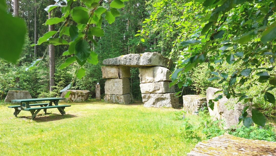 Foto: Martin Zehrer - Ein wunderschönes Stück Erde bei Neusorg im Wald.<br />
<br />
Dieses Denkmal dient der Erinnerung an den Erbfolge-Krieg 1504.<br />
 