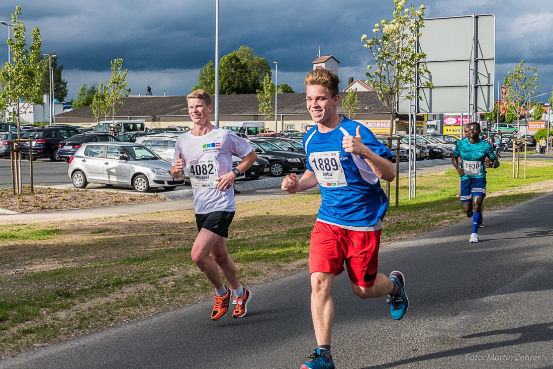 Foto: Martin Zehrer - Nofi-Lauf 2017: Start am Stadtplatz und Ziel beim Siemens... 5,9 Kilometer durch Kemnath und rund herum. Mehr als 8000 Teilnehmer fanden sich in Kemnath zusammen um die S 