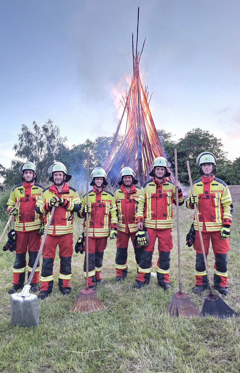 Die Freiwillige Feuerwehr Erbendorf sorgte für ein riesiges Johannisfeuer auf der Schadenreuther Platte.
Die Sicherheit stand an erster Stelle, so dass es für alle Besucher zu einem wunderschönen Fest wurde.