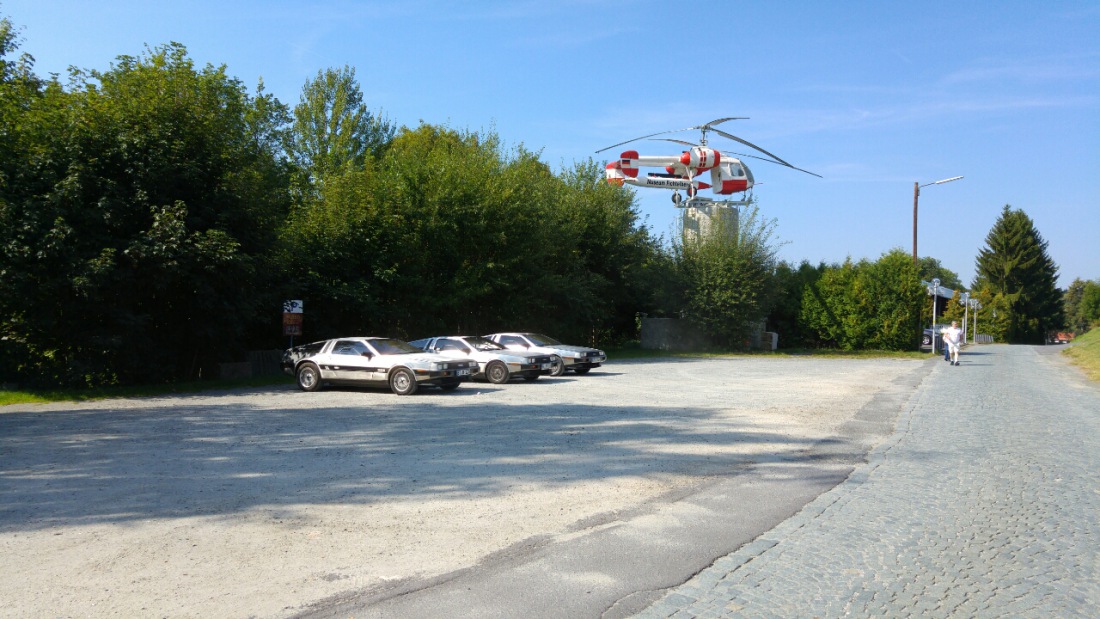 Foto: Martin Zehrer - Dann der absolute Hammer:<br />
<br />
3 DeLorean auf dem Parkplatz vorm Museo!<br />
Sie kamen bestimmt zurück aus der Zukunft! 