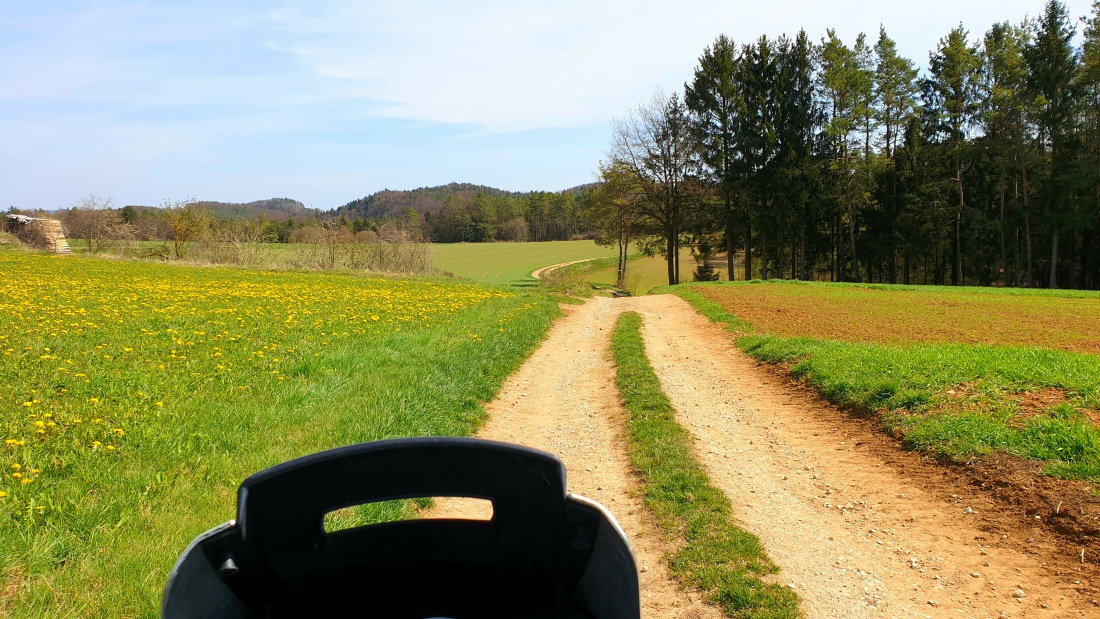 Foto: Martin Zehrer - Querfeld-ein auf dem Feldweg...<br />
<br />
Unterwegs mit dem Motorrad - Quer durch die wunderschöne Fränkische Schweiz...<br />
 