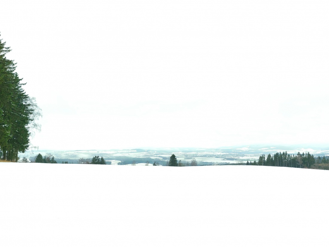 Foto: Martin Zehrer - Der Blick vom Zissler-Wald, oberhalb von Godas, in Richtung Kemnather Land...<br />
<br />
Temperatur: ca. 0 Grad<br />
<br />
6.12.2021 