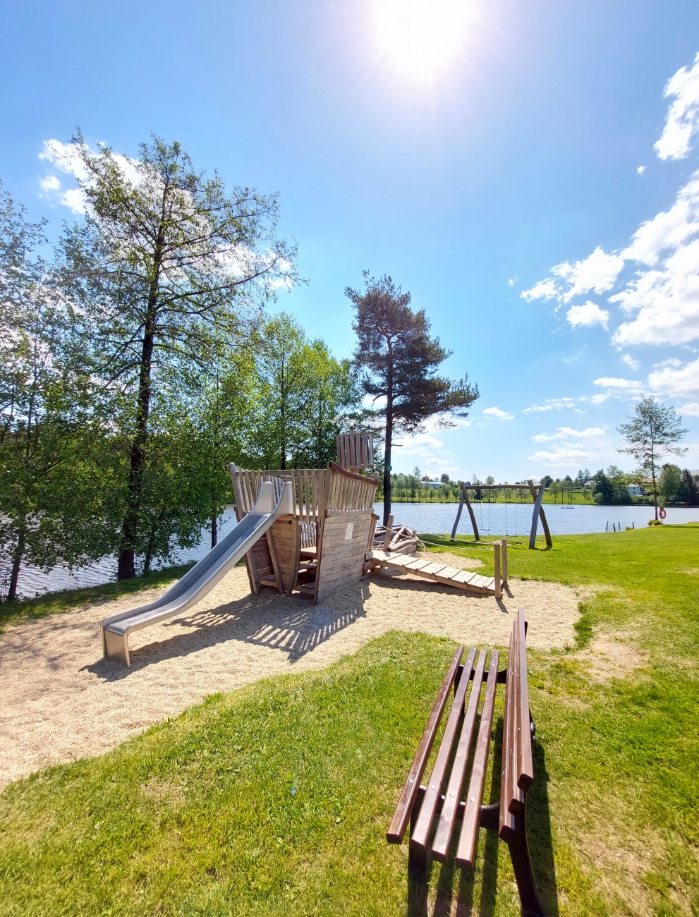 Foto: Martin Zehrer - Ein wunderschöner Spielplatz...<br />
Rund um den Nagler Badesee...<br />
<br />
Große Liegewiese, gemütlicher Imbiss mit Kaffee und Kuchen, Kinder-Spielplatz und ein wunderschönes Plät 