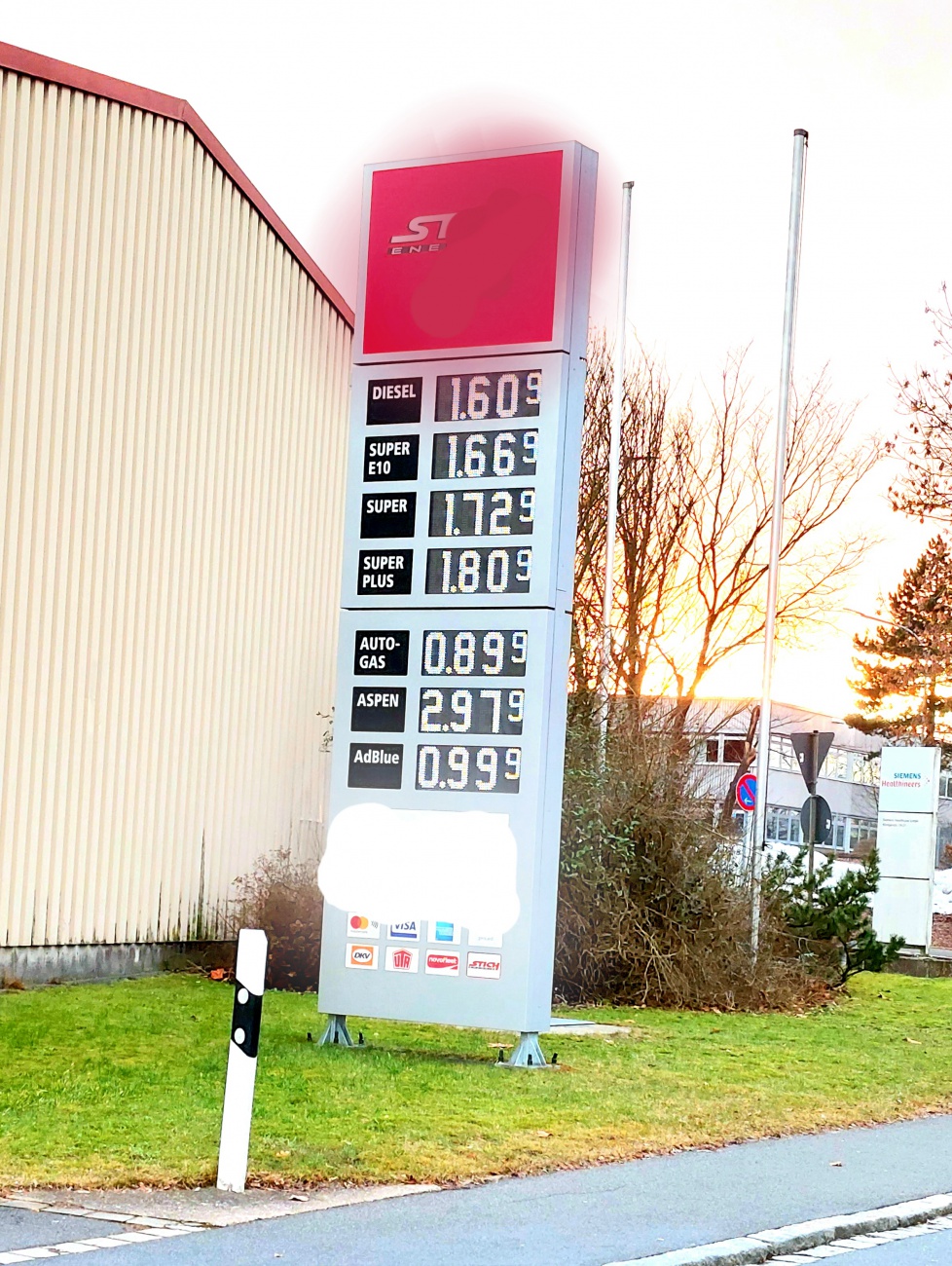 Foto: Martin Zehrer - Benzinpreise am 5. Februar 2022 in Kemnath 
