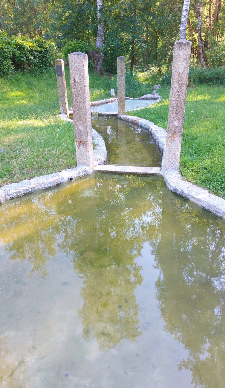 Foto: Martin Zehrer - Für die kleinen?<br />
Kleine Plantschbecken am Freibad Selingau bei Ebnath... 