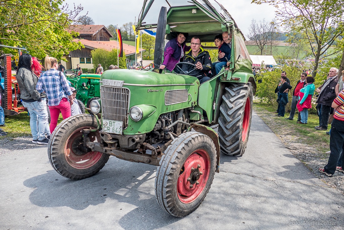 Foto: Martin Zehrer - Bulldogtreffen Kirchenpingarten am 7. Mai 2017: auf gehts zur Rundfahrt mit ca. 300 Traktoren...  