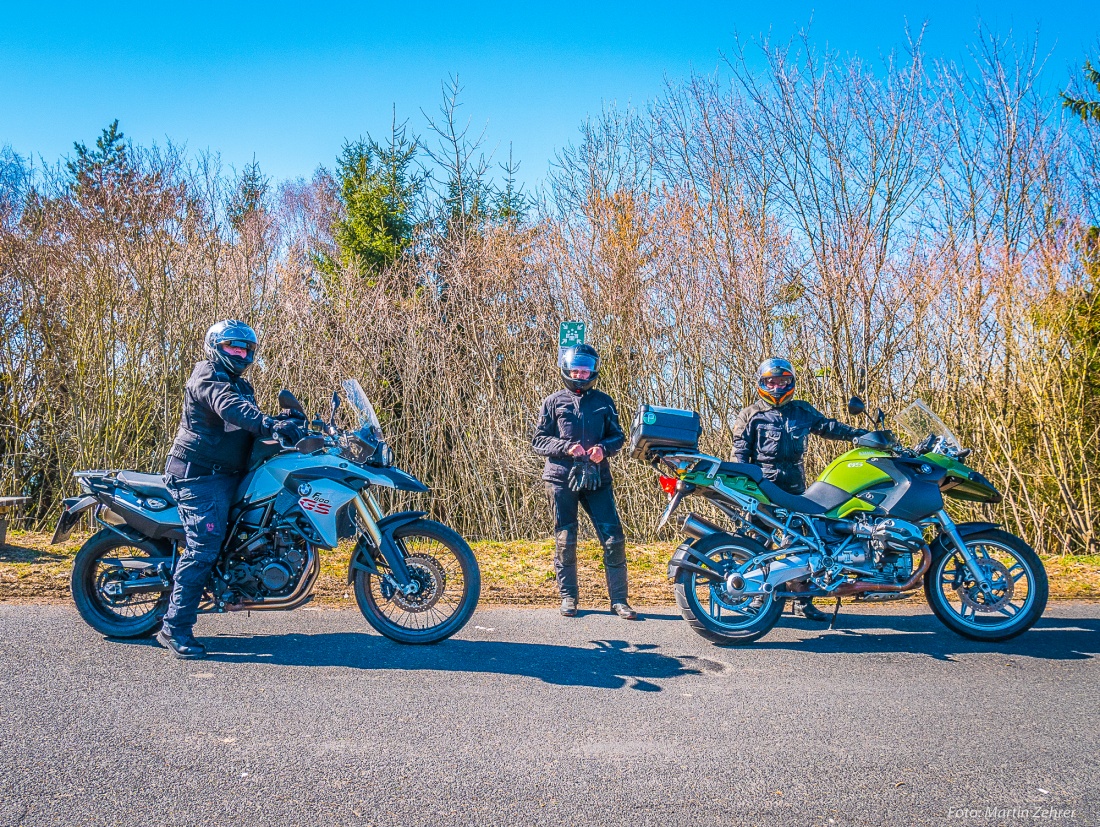 Foto: Martin Zehrer - Gleich gehts los... Drei Biker mit ihren BMWs, getroffen auf dem Parkplatz bei Godas. Es war die erste Tour mit den Bikes, ausgehend von Kirchenlamitz... 