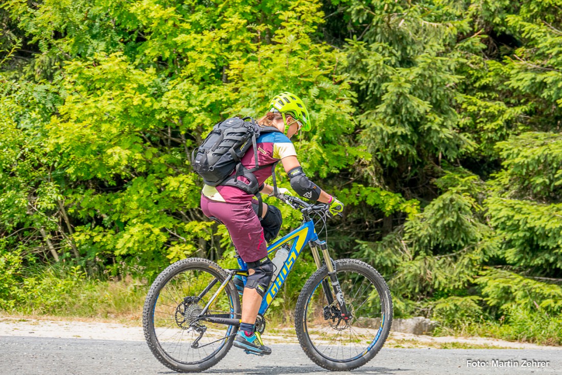 Foto: Martin Zehrer - Radfahren auf dem Ochsenkopf?! Die Seilbahn hat extra Aufnahmen um Fahrräder mit auf den Gipfel zu transportieren.<br />
Runter gehts dann über die Downhill-MTB-Strecke.<br />
<br />
<br />
 