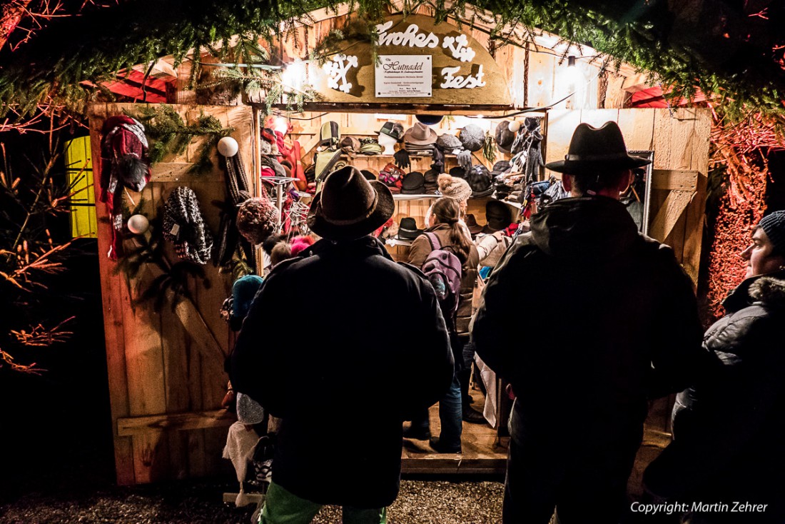 Foto: Martin Zehrer - Ein Hut-Stand auf dem Wildenreuther Weihnachtsmarkt... genial :-) 