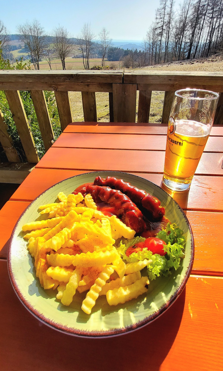Mesnerhaus Armesberg... 

Heute war die Terrasse wegen des warmen Wetters das erste Mal im neuen Jahr 2026 geöffnet.

Die Aussicht übers Land hinweg - unbezahlbar!