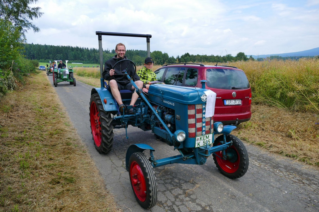 Foto: Martin Zehrer - Traktortreffen 2016 in Oberwappenöst<br />
Trotz Regen am Vormittag kamen an diesem Sonntag ca. 120 Oldtimer-Bulldogs und unzählige Besucher. Zum Mittag hin klarte das Wetter  
