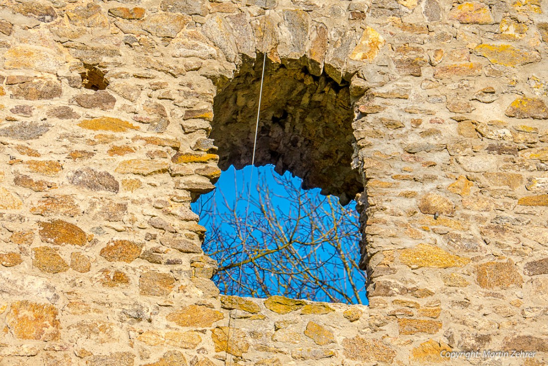 Foto: Martin Zehrer - Ein Fenster in der Burgmauer.  