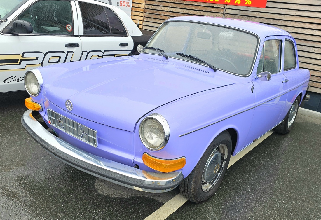 Ein Oldtimer, Volkswagen Typ3, vermutlich 1600er, gesehen auf dem FAST and SERIOUS - Tuning Treffen in Mitterteich.
Selten, aber sehr schön!