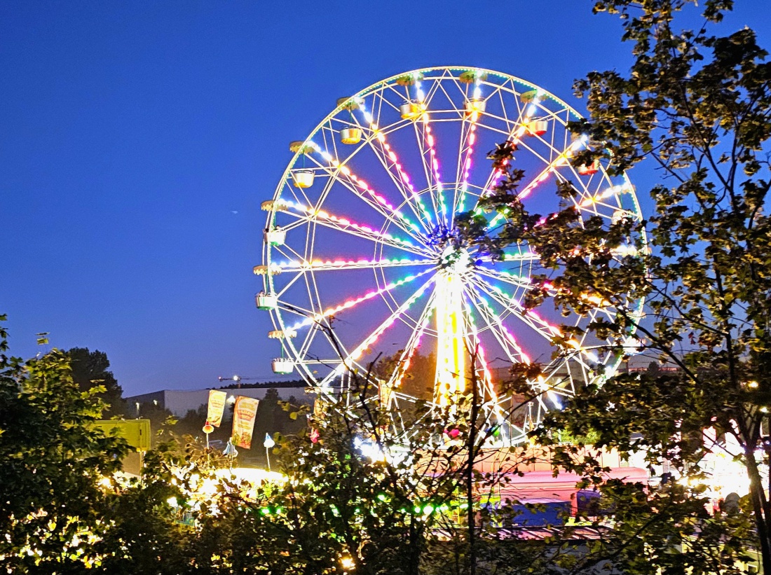 Wunderschönes Wiesenfest Kemnath mit riesigem Riesenrad!


Vom 13. bis 18. August 2026 lädt das traditionelle Kemnather Wiesenfest wieder auf den Festplatz in der Röntgenstraße ein.
