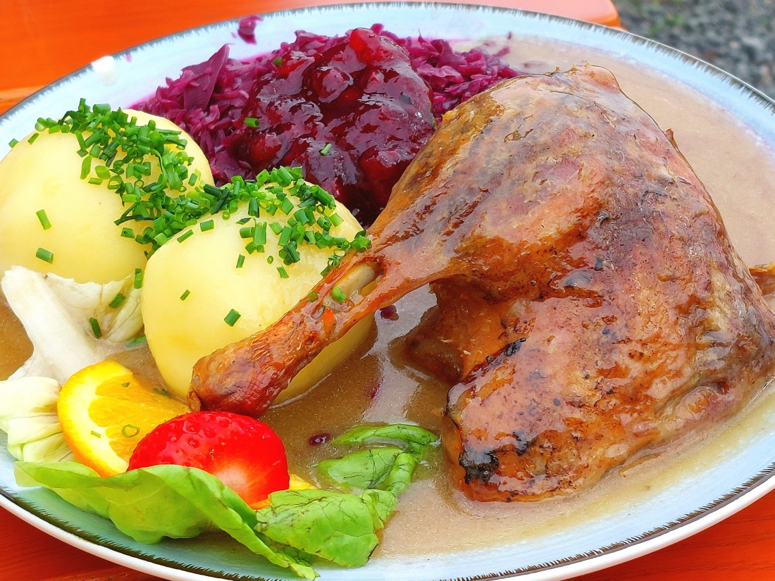 Foto: Martin Zehrer - Mittagessen im Mesnerhaus auf dem Armesberg...<br />
Leckerer Enten-Braten! 