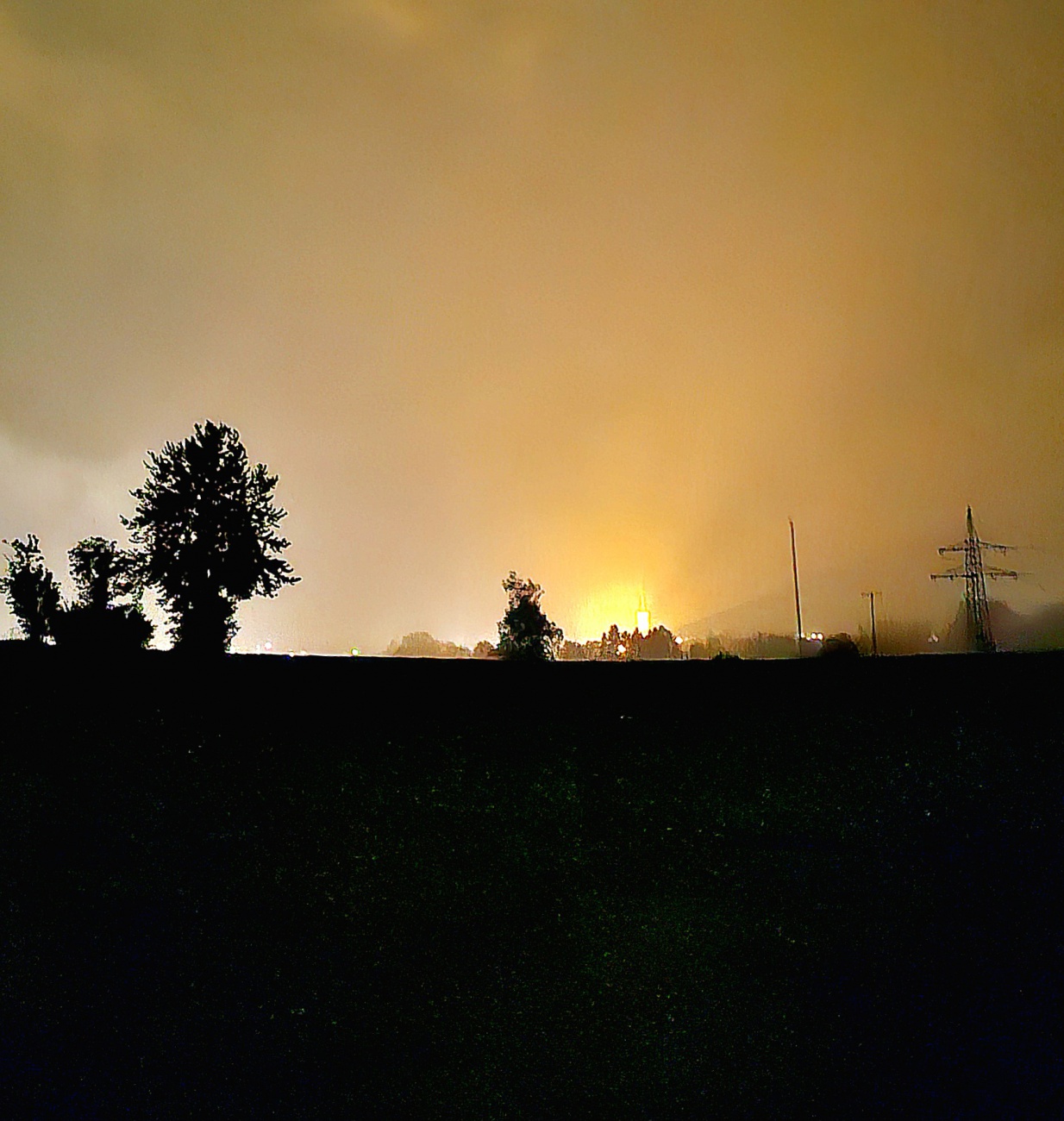 Nachts, im Lichte des kemnather Kirchturms...